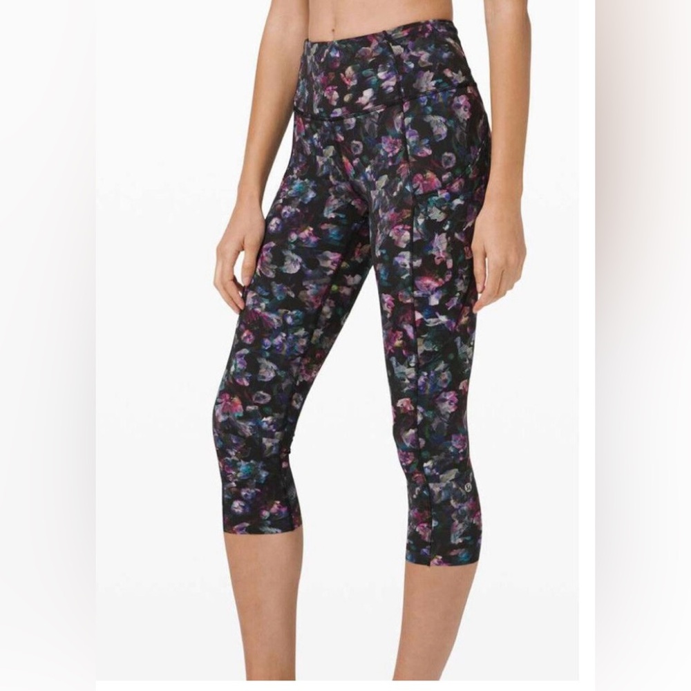Lululemon Women’s Fast & Free Crop II, sz 4. Excellent condition. Black & Purple